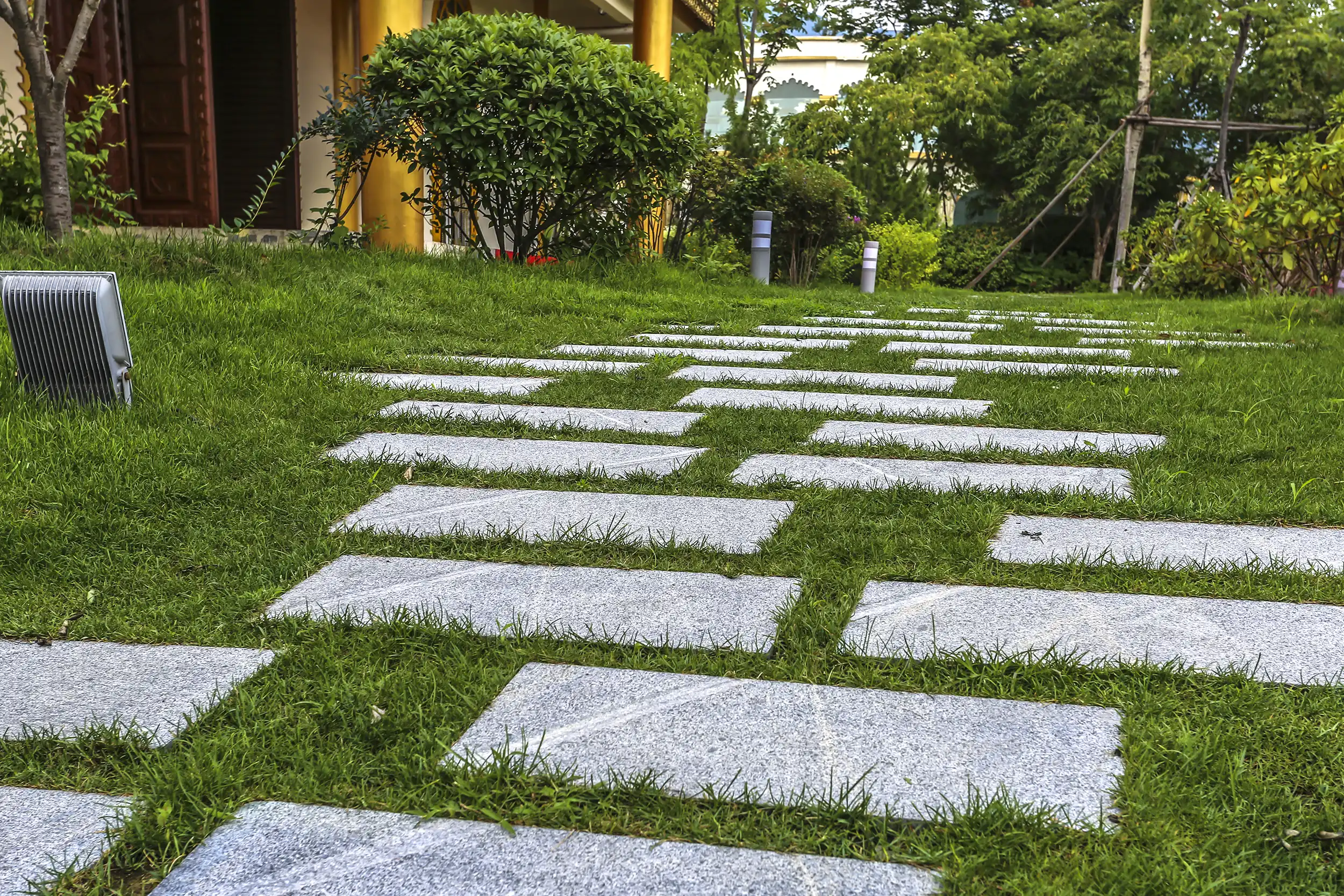 Pose de pavé pour aménager une allée